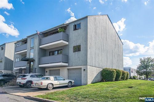 5 Domessina Ln, Caldwell, NJ, 07006-4848 | Card Image