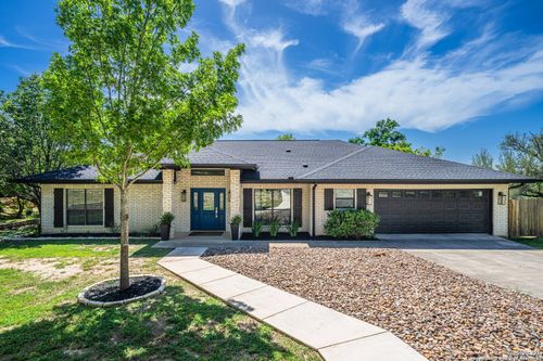 105 Green Tree, Kerrville, TX, 78028 | Card Image