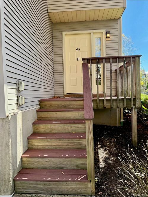 41 Vista Dr, Nanuet, NY, 10954-3822 | Card Image