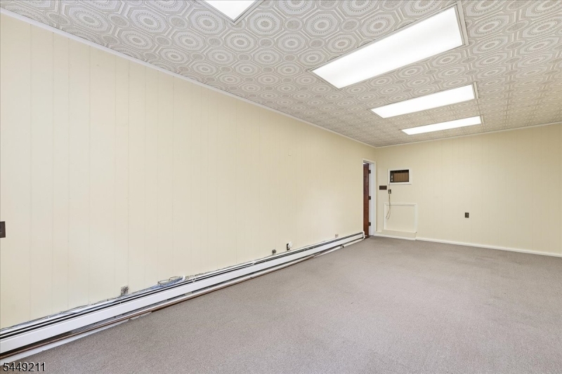 Commercial Lease in Long Hill Twp. 5