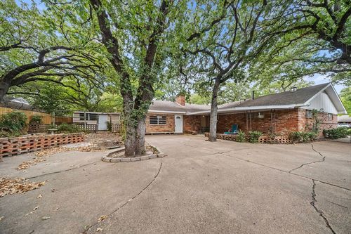 1809 Glenbrook Dr, Irving, TX, 75061-2331 | Card Image