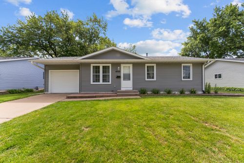4233 Warren St, Davenport, IA, 52806-4338 | Card Image