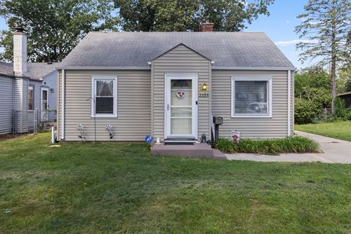 2223 Van Wie Ave, Rockford, IL, 61103-3847 | Card Image