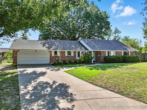 4949 Maplewood Ave, Tulsa, OK, 74135-6824 | Card Image