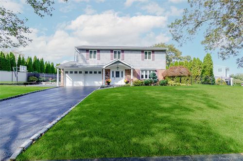 32 Dover Hill Dr, Nesconset, NY, 11767-1619 | Card Image