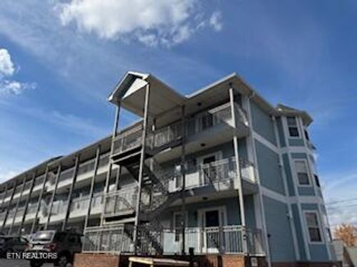 1619 Queen Anne Way, Knoxville, TN, 37916-1480 | Card Image