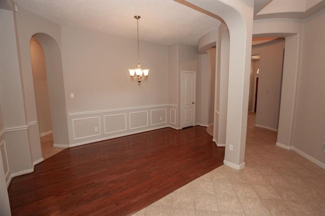2211 Pearl Bay Ct, House other with 3 bedrooms, 2 bathrooms and 3 parking in Pearland TX | Image 5