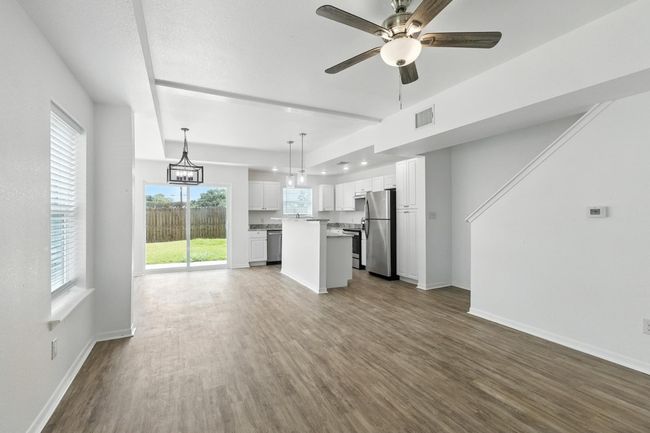 1004 E Fannin St, Home with 0 bedrooms, 0 bathrooms and null parking in Luling TX | Image 6