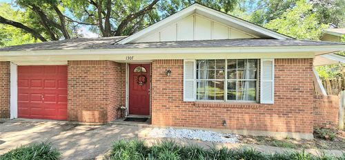 1307 Park Dr, Hillsboro, TX, 76645-2633 | Card Image