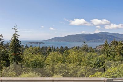 5307 Aspen Dr, Home with 2 bedrooms, 3 bathrooms and 4 parking in West Vancouver BC | Image 1