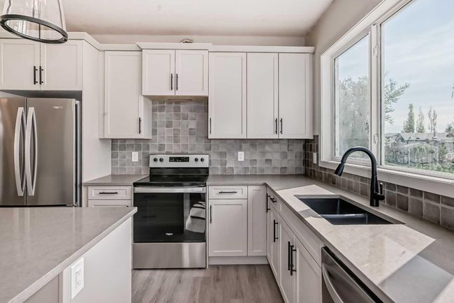41 White Pelican Way, Home with 3 bedrooms, 2 bathrooms and 2 parking in Lomond AB | Image 5