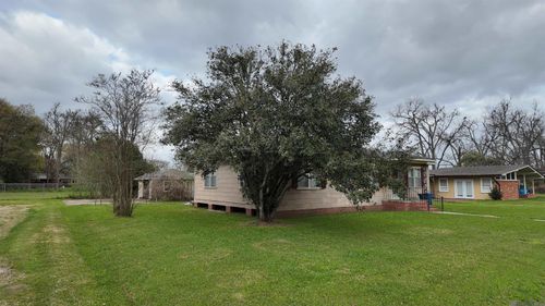 411 Claiborne St, New Roads, LA, 70760-3407 | Card Image