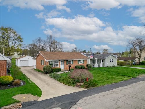 424 E New Castle St, Zelienople, PA, 16063-1218 | Card Image