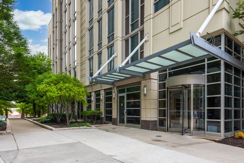 1605-720 N Larrabee St, Chicago, IL, 60654-3693 | Card Image