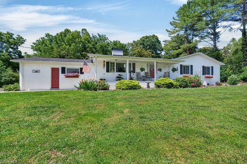 110 Dunwoody Ln, Mount Airy, NC, 27030-5559 | Card Image
