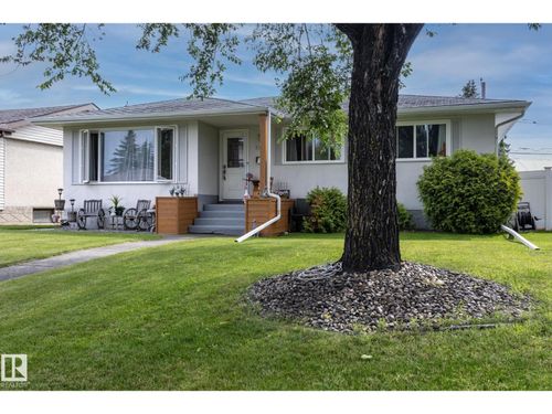 10623 75 St Nw, Edmonton, AB, T6A2Z8 | Card Image