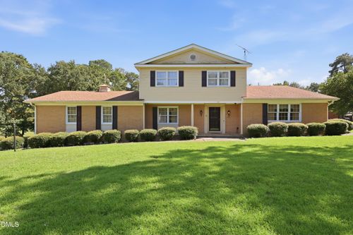 701 Sunset Ave, Clinton, NC, 28328-3915 | Card Image