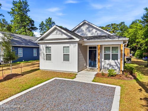 211 Ne 78th St, Oak Island, NC, 28465-4216 | Card Image