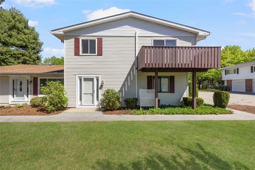 124 Edaville Ct, Warwick, RI, 02886-1704 | Card Image