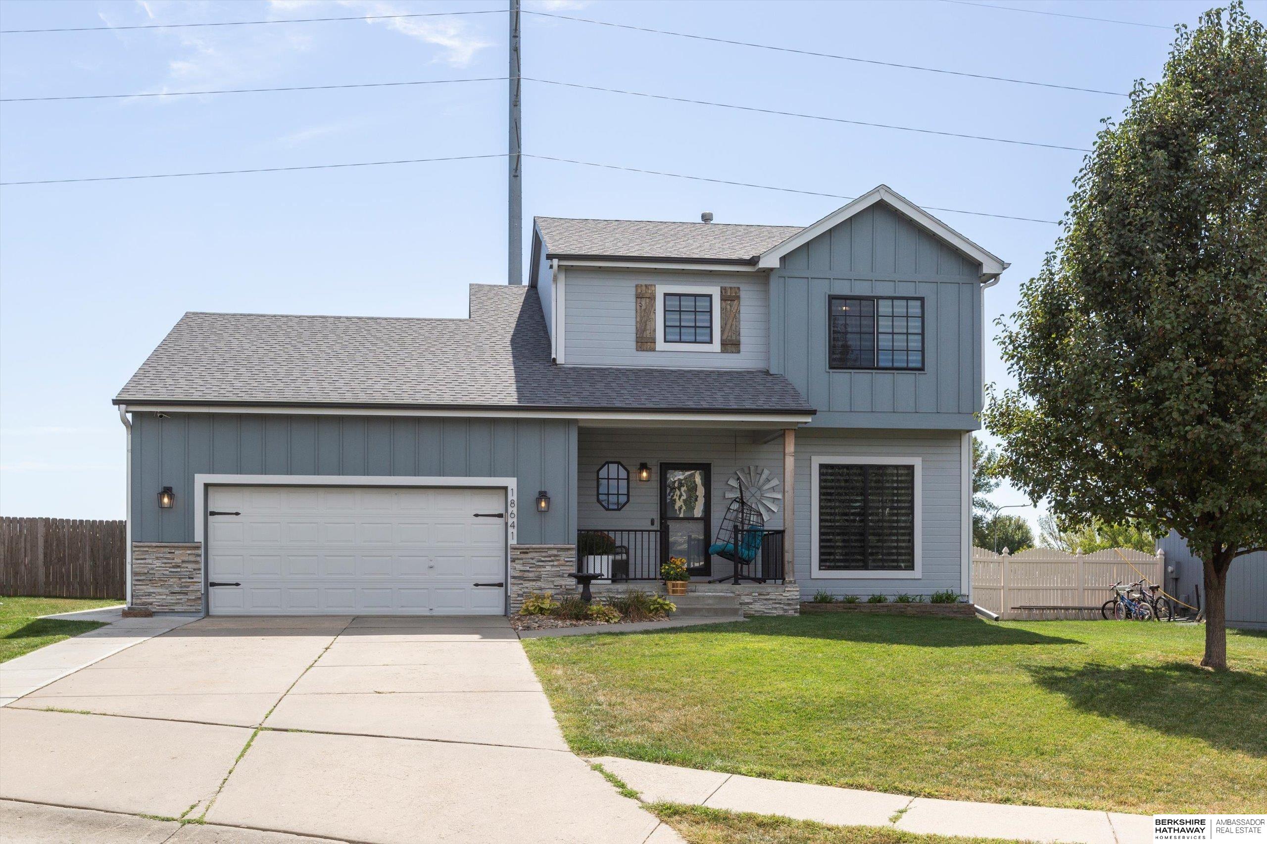 Weir Cir, Omaha, NE 68135