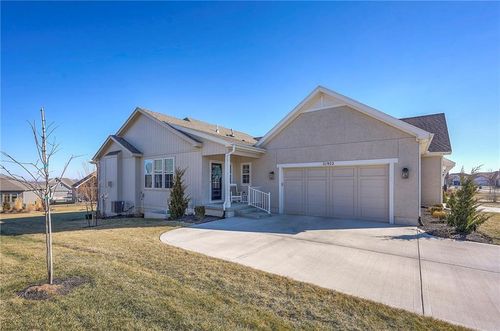 21922 W 82nd Ter, Lenexa, KS, 66220-2505 | Card Image