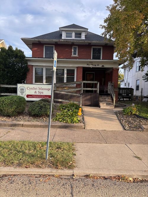 326 3rd Ave S, Clinton, IA, 52732-4436 | Card Image