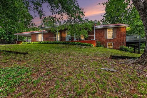 1040 Beechwood Rd, King, NC, 27021-8018 | Card Image