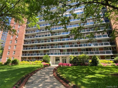 3n-98-05 63rd Rd, Rego Park, NY, 11374-1728 | Card Image