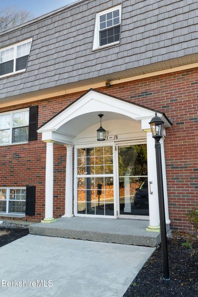 B17 - 260 Pittsfield Rd, Condo with 1 bedrooms, 1 bathrooms and 2 parking in Lenox MA | Image 2