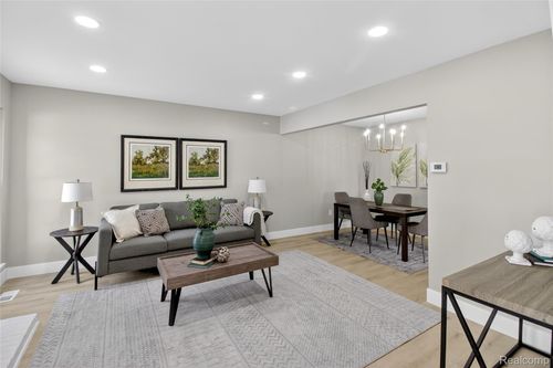 42142 Gladwin St, Northville, MI, 48167-2404 | Card Image