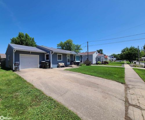 1005 9th Ave E, Oskaloosa, IA, 52577-4151 | Card Image