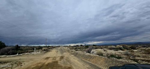 24300 Fort Tejon Road, Llano, CA, 93544 | Card Image