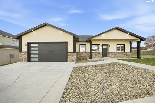 320 Victoria St, Sunnyside, WA, 98944 | Card Image