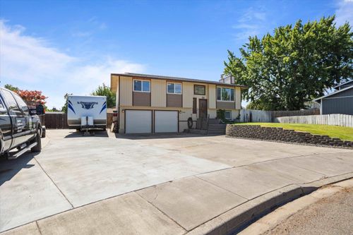 312 N Idaho Pl, Kennewick, WA, 99336-1617 | Card Image