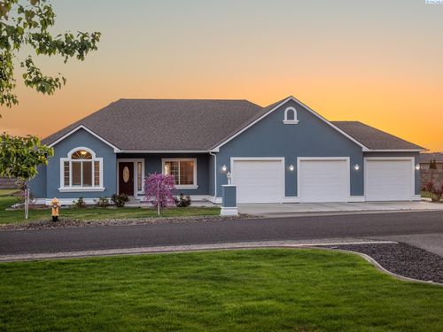 77002 E Timothy Ln, Kennewick, WA, 99338-0027 | Card Image