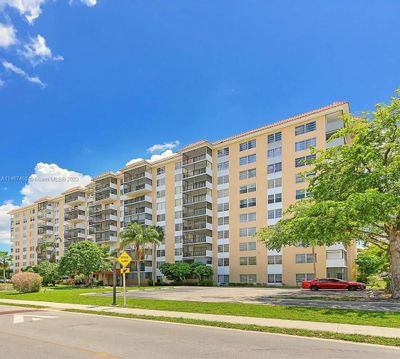 909 - 4174 Inverrary Dr, Condo with 1 bedrooms, 1 bathrooms and null parking in Lauderhill FL | Image 1