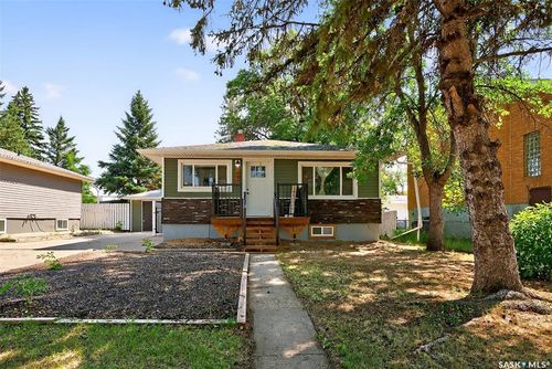 657 Grandview St W, Moose Jaw, SK, S6H5L3 | Card Image