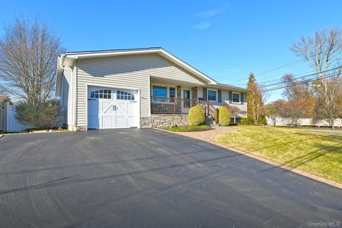 534 Hyman Ave, West Islip, NY, 11795-3706 | Card Image