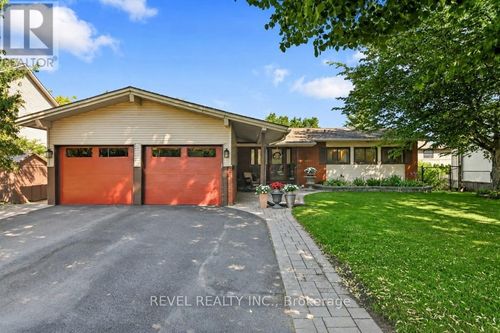 2555 Regina St, Ottawa, ON, K2B6X4 | Card Image