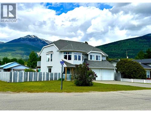1290 8th Ave, Valemount, BC, V0E1N2 | Card Image