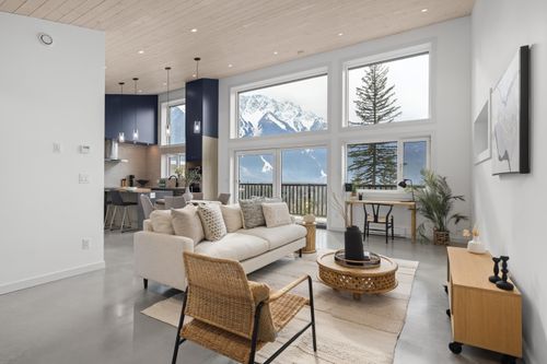 7666 Cerulean Dr, Pemberton, BC, V0N2L3 | Card Image