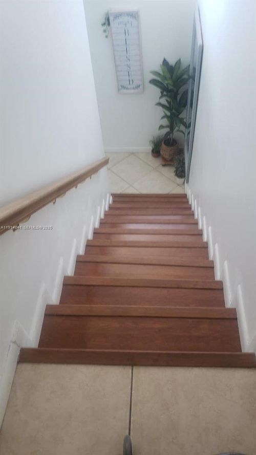 apt-204-9980 Nw 9th Street Cir, Miami, FL, 33172-5113 | Card Image