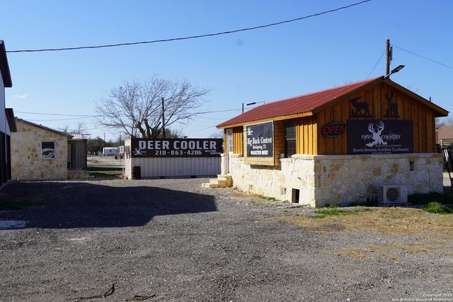 203 E Kerr St, Home with 0 bedrooms, 0 bathrooms and null parking in Rocksprings TX | Image 13