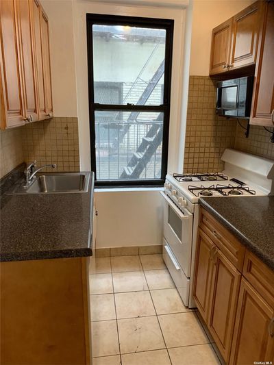 3H - 21-16 35th Street, Home with 2 bedrooms, 1 bathrooms and null parking in Astoria NY | Image 1