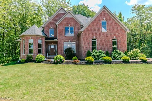 8675 Auburn Rd, Chardon, OH, 44024-8711 | Card Image