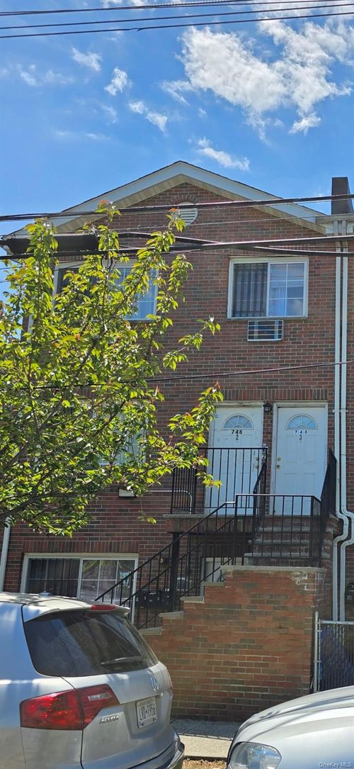 748 E 227th Street, New York, NY, 10466 | Card Image