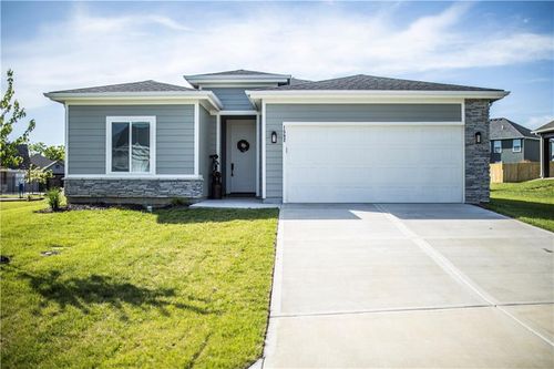 1592 Grayhawk Dr, Basehor, KS, 66007 | Card Image