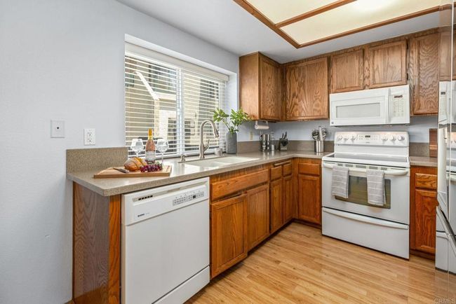 1415 Summit Dr, Condo with 2 bedrooms, 2 bathrooms and 2 parking in Chula Vista CA | Image 9