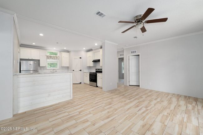 407 Sycamore Dr, House other with 3 bedrooms, 2 bathrooms and null parking in Macclenny FL | Image 6