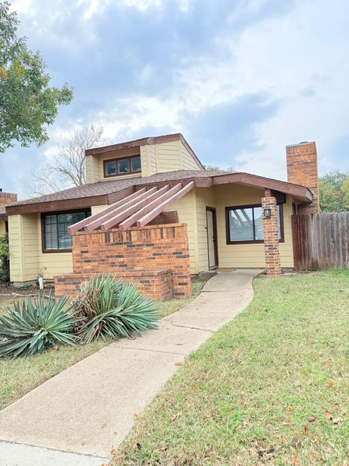 5916 Timbercrest Dr, Arlington, TX, 76017-6320 | Card Image